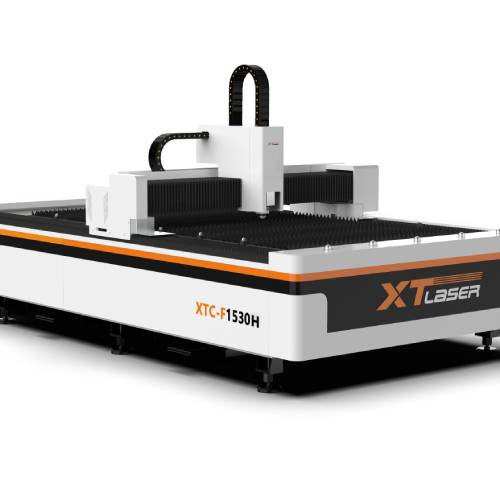 Tumutok sa laser cutting machine laser source